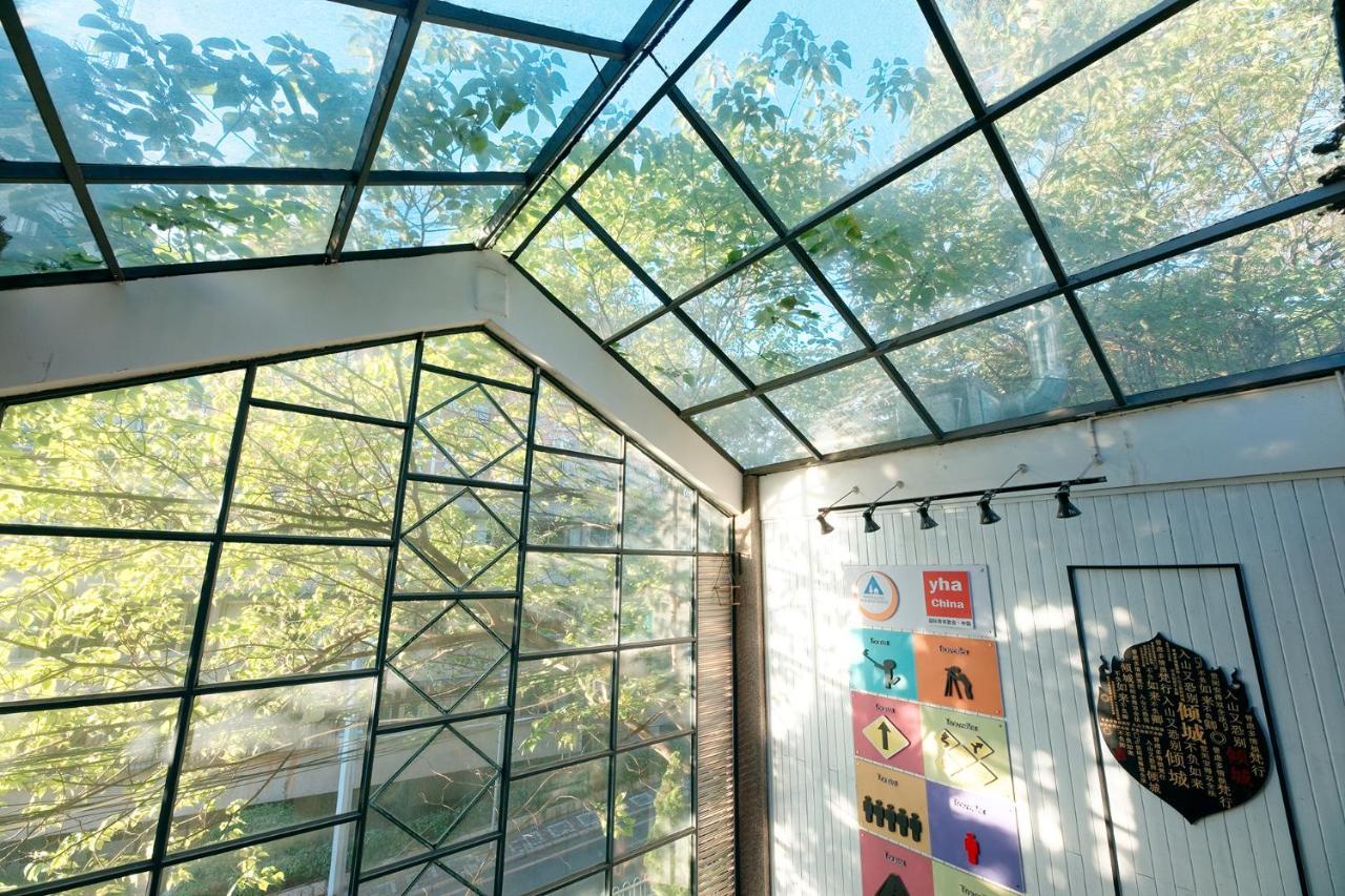 Kunming Upland International Youth Hostel Near The City Center ,2 Mins Walk To The Subway, 2 Mins Walk To The Green Lake, Close To Yuan Tong Temple, Old Street, Yunnan University, Convenient Payment And Visa Cards Are Accepted Bagian luar foto
