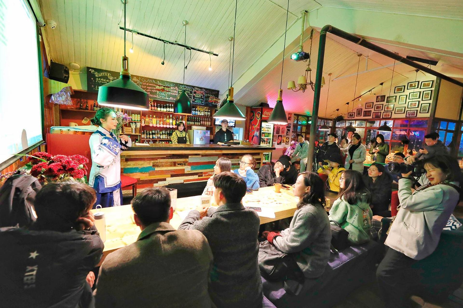 Kunming Upland International Youth Hostel Near The City Center ,2 Mins Walk To The Subway, 2 Mins Walk To The Green Lake, Close To Yuan Tong Temple, Old Street, Yunnan University, Convenient Payment And Visa Cards Are Accepted Bagian luar foto