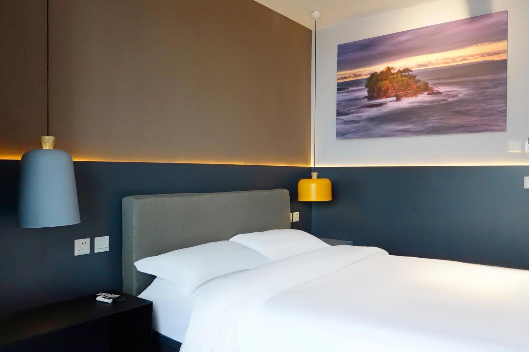 Kunming Upland International Youth Hostel Near The City Center ,2 Mins Walk To The Subway, 2 Mins Walk To The Green Lake, Close To Yuan Tong Temple, Old Street, Yunnan University, Convenient Payment And Visa Cards Are Accepted Bagian luar foto