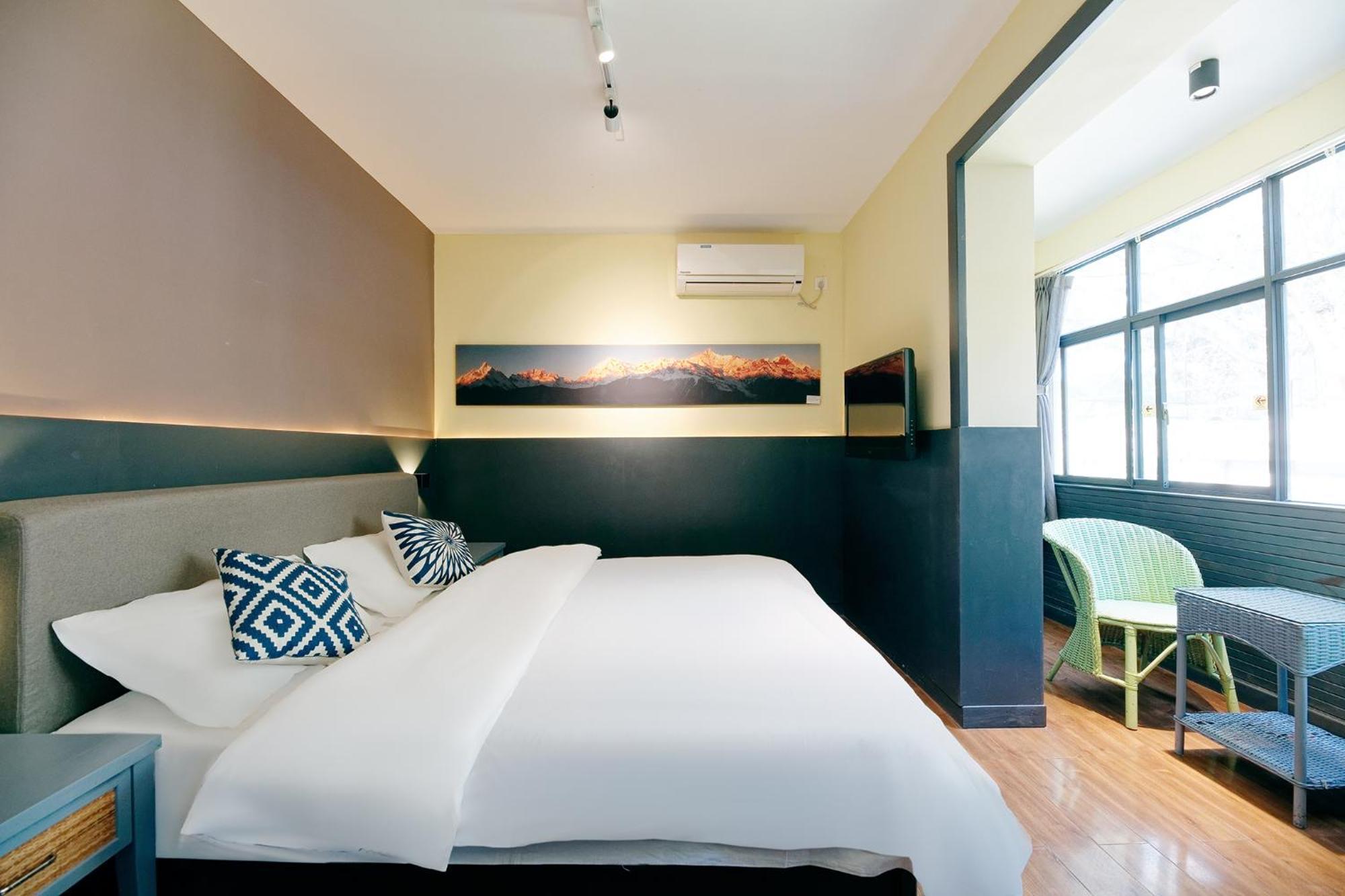 Kunming Upland International Youth Hostel Near The City Center ,2 Mins Walk To The Subway, 2 Mins Walk To The Green Lake, Close To Yuan Tong Temple, Old Street, Yunnan University, Convenient Payment And Visa Cards Are Accepted Bagian luar foto