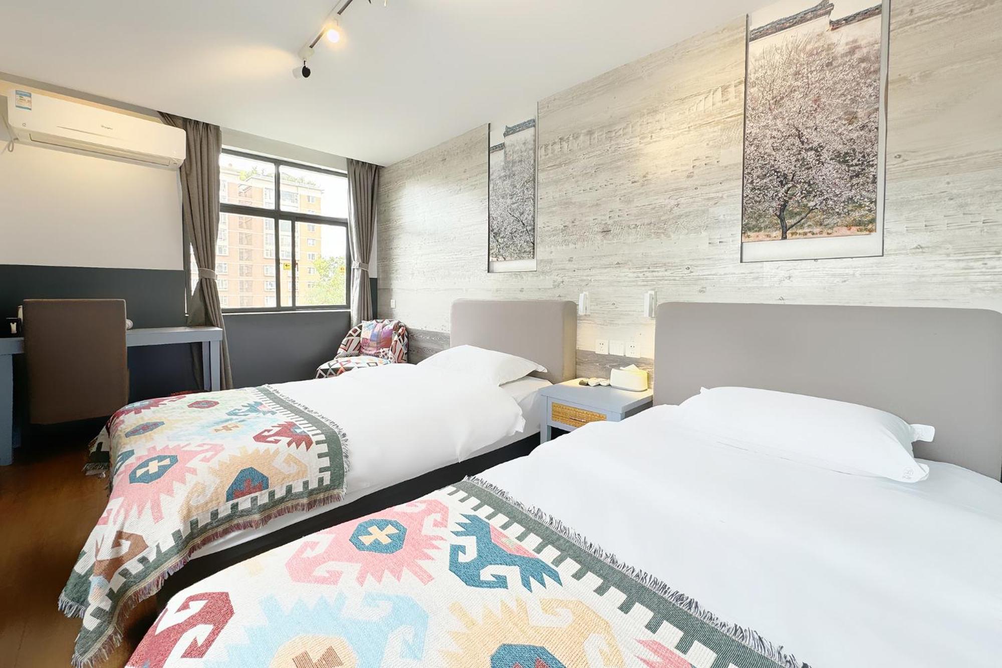 Kunming Upland International Youth Hostel Near The City Center ,2 Mins Walk To The Subway, 2 Mins Walk To The Green Lake, Close To Yuan Tong Temple, Old Street, Yunnan University, Convenient Payment And Visa Cards Are Accepted Bagian luar foto