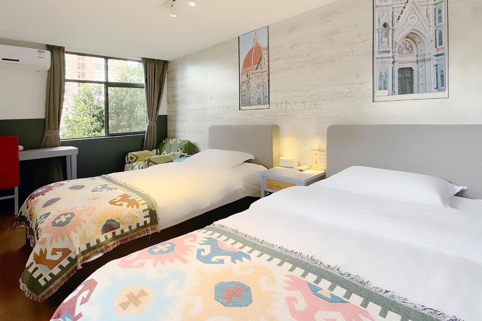 Kunming Upland International Youth Hostel Near The City Center ,2 Mins Walk To The Subway, 2 Mins Walk To The Green Lake, Close To Yuan Tong Temple, Old Street, Yunnan University, Convenient Payment And Visa Cards Are Accepted Bagian luar foto